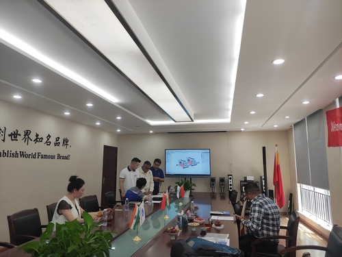 ข่าวล่าสุดของบริษัทเกี่ยวกับ ลูกค้าอินเดียเยี่ยมโรงงานซินเว่ย